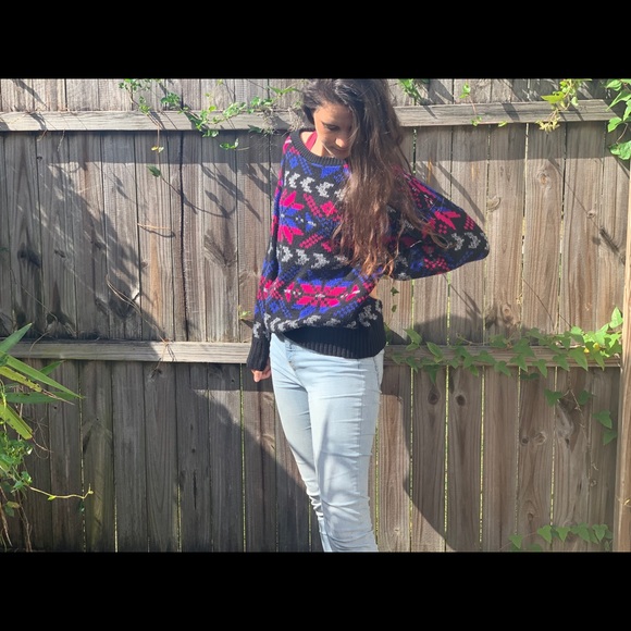 Fun and Cozy Patterned Sweater - Picture 5 of 8